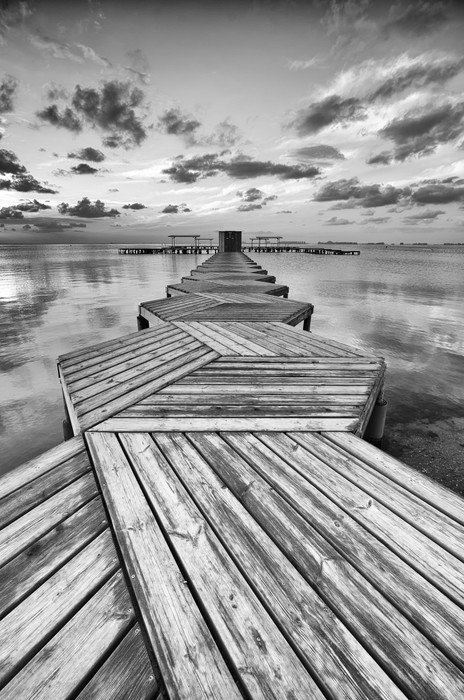 Fototapeta Zig Zag dock w czerni i bieli