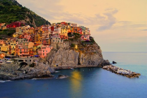 Fototapeta Manarola, Włochy na wybrzeżu Cinque Terre na zachodzie słońca