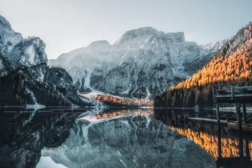 Fototapeta Łodzie na jeiorze w Dolomitach