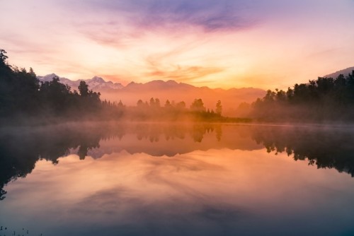 Fototapeta Piękno wcześnie rano lustro meathson wody jeziora, Nowa Zelandia naturalnego krajobrazu tła