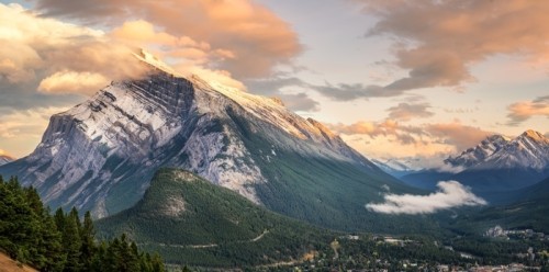 Fototapeta Zachód słońca z mount rundle w parku narodowym banff pobrane z norquay