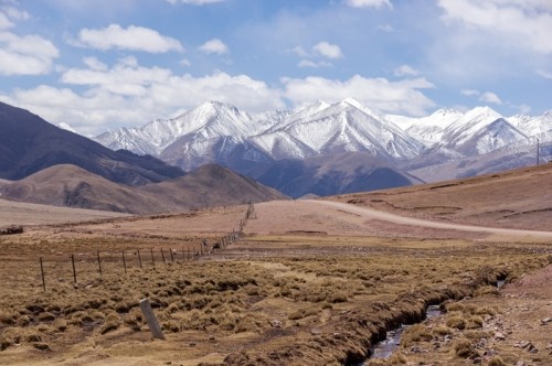 Fototapeta Brud górska droga przez wysoki środkowy tibetan plateau - Tybet, porcelana