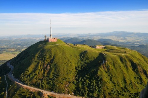 Fototapeta Widok z lotu ptaka Puy de Dome i Parc des Volcans d&#39;Auvergne