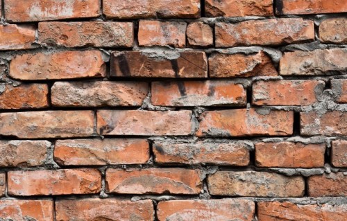Fototapeta Porzucone na tle ściany z cegły budynku przemysłowego