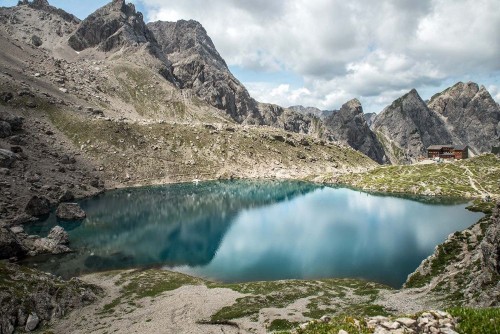 Fototapeta Tarn, zbiornik wodny i górzyste formy terenu