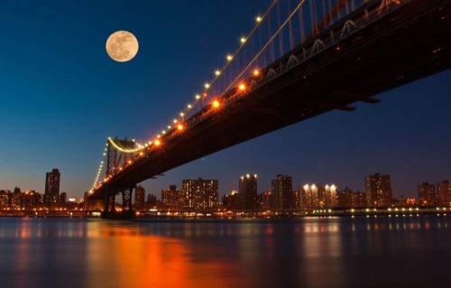 Fototapeta Księżyc nadmanhattanskim mostem 
