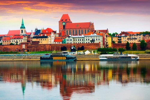 Fototapeta Toruń przez Wisłę o zachodzie słońca