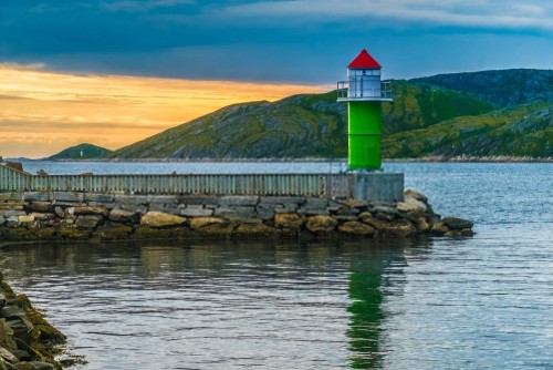 Fototapeta Woda, latarnia morska i niebo