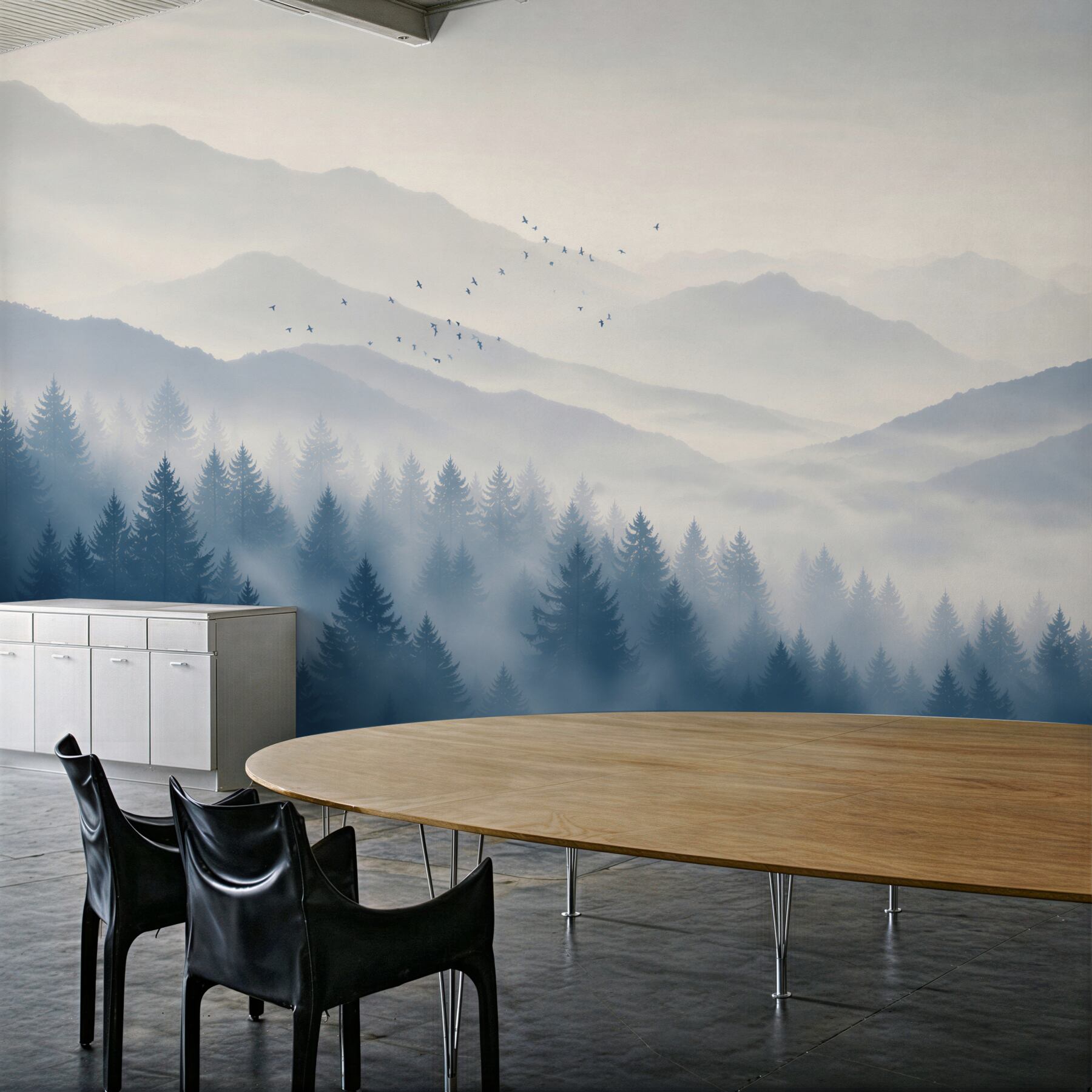 Fototapeta góry we mgle z lasem i ptakami spokojna?v23