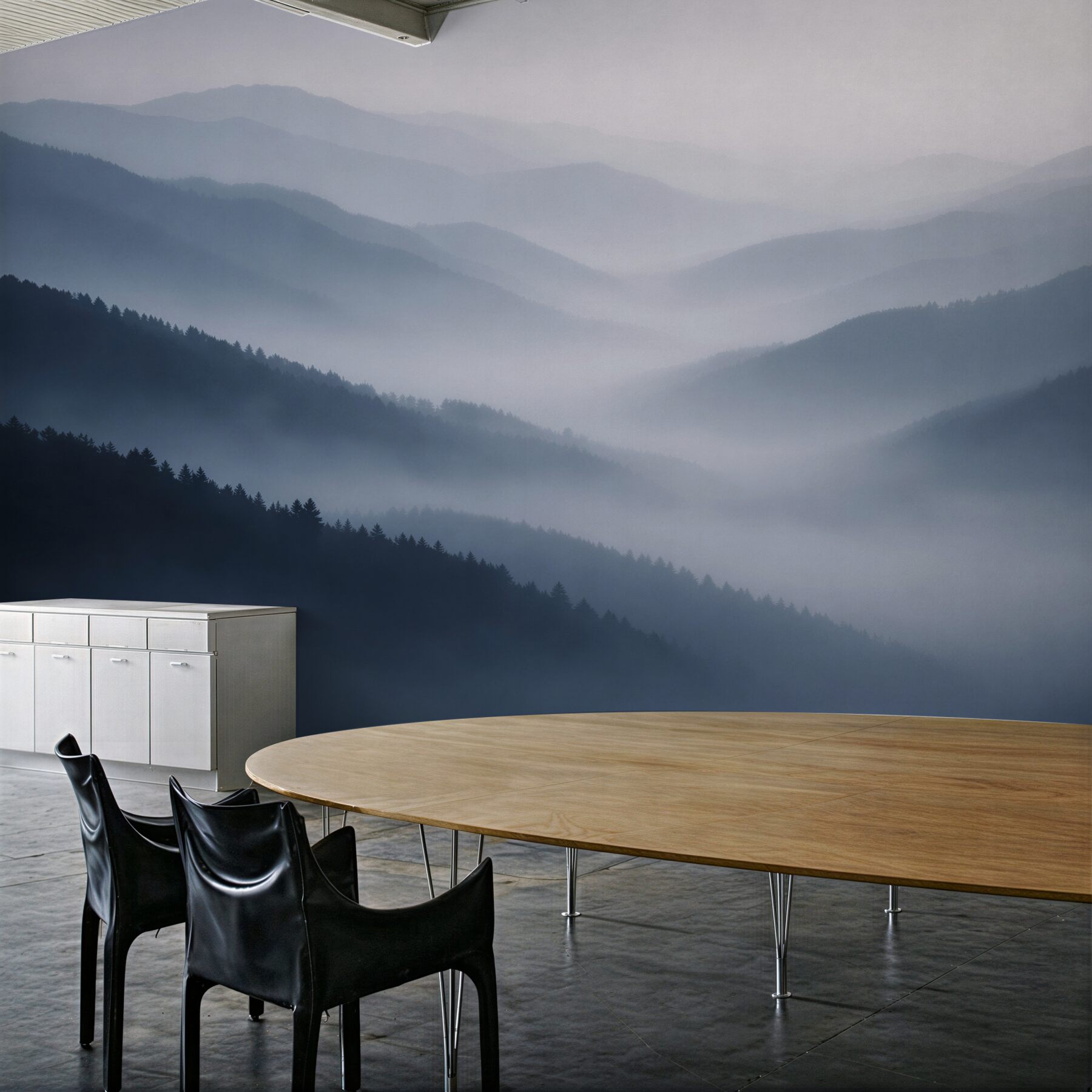 Fototapeta mgliste warstwy gór o świcie